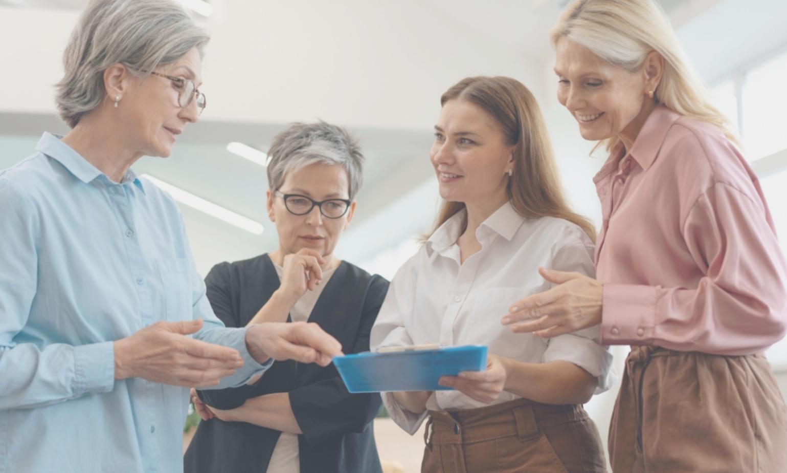 Sesiune educațională despre finanțe personale cu participanți implicați