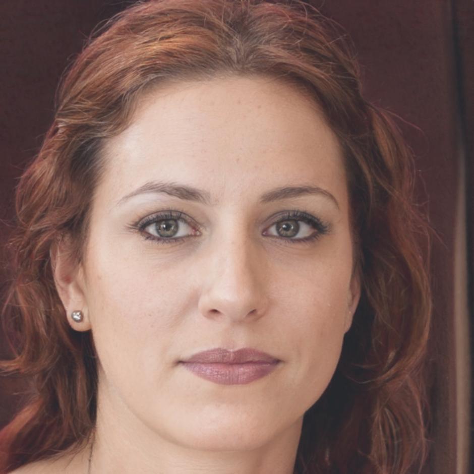 Consultantă financiară cu experiență în gestionarea datoriilor