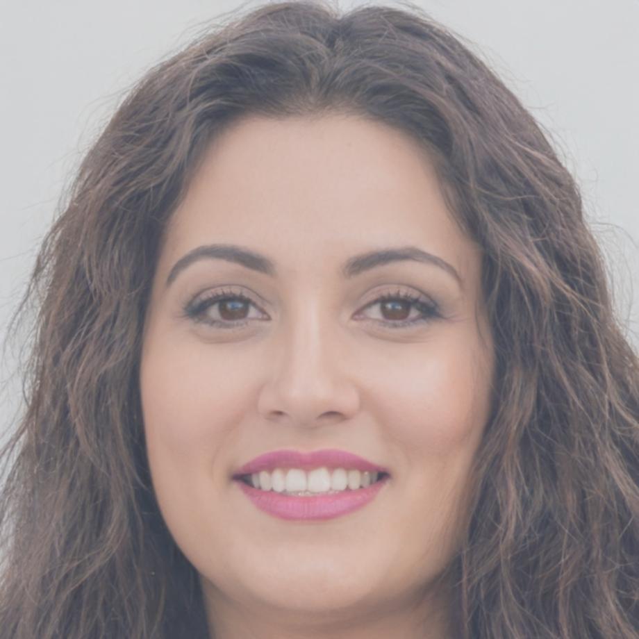 Portret Claudia Munteanu, coordonare educație financiară